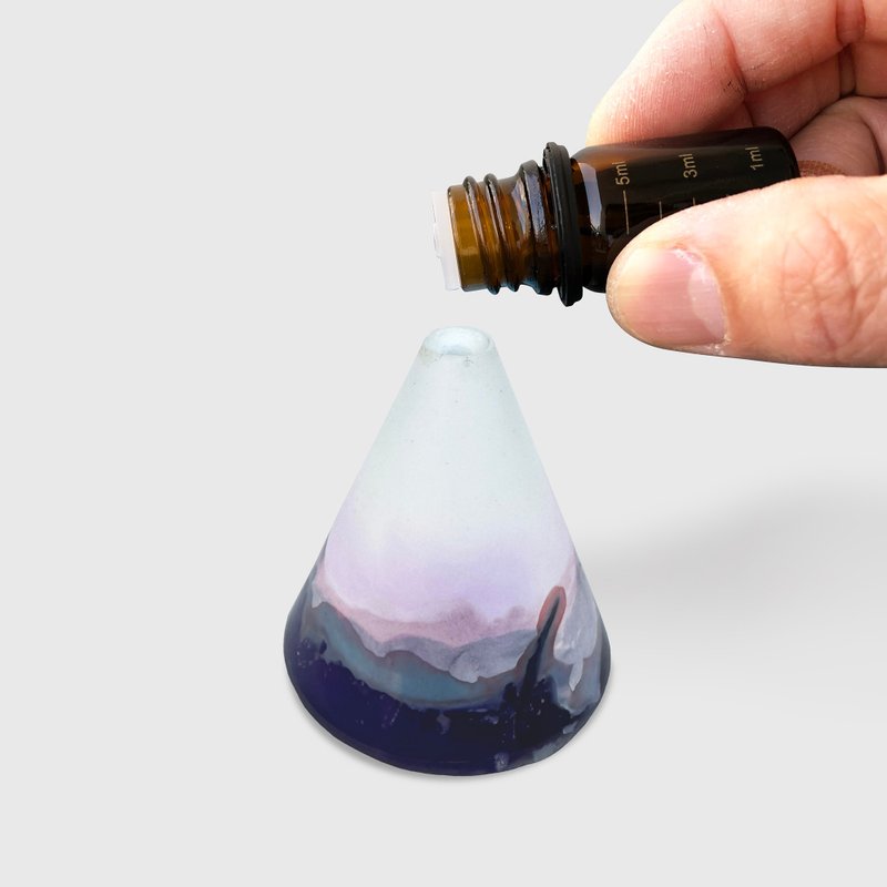 Handmade I Diffuser I Resin I With 5ml essential oil I Purple I Pyramid - Fragrances - Other Materials Purple