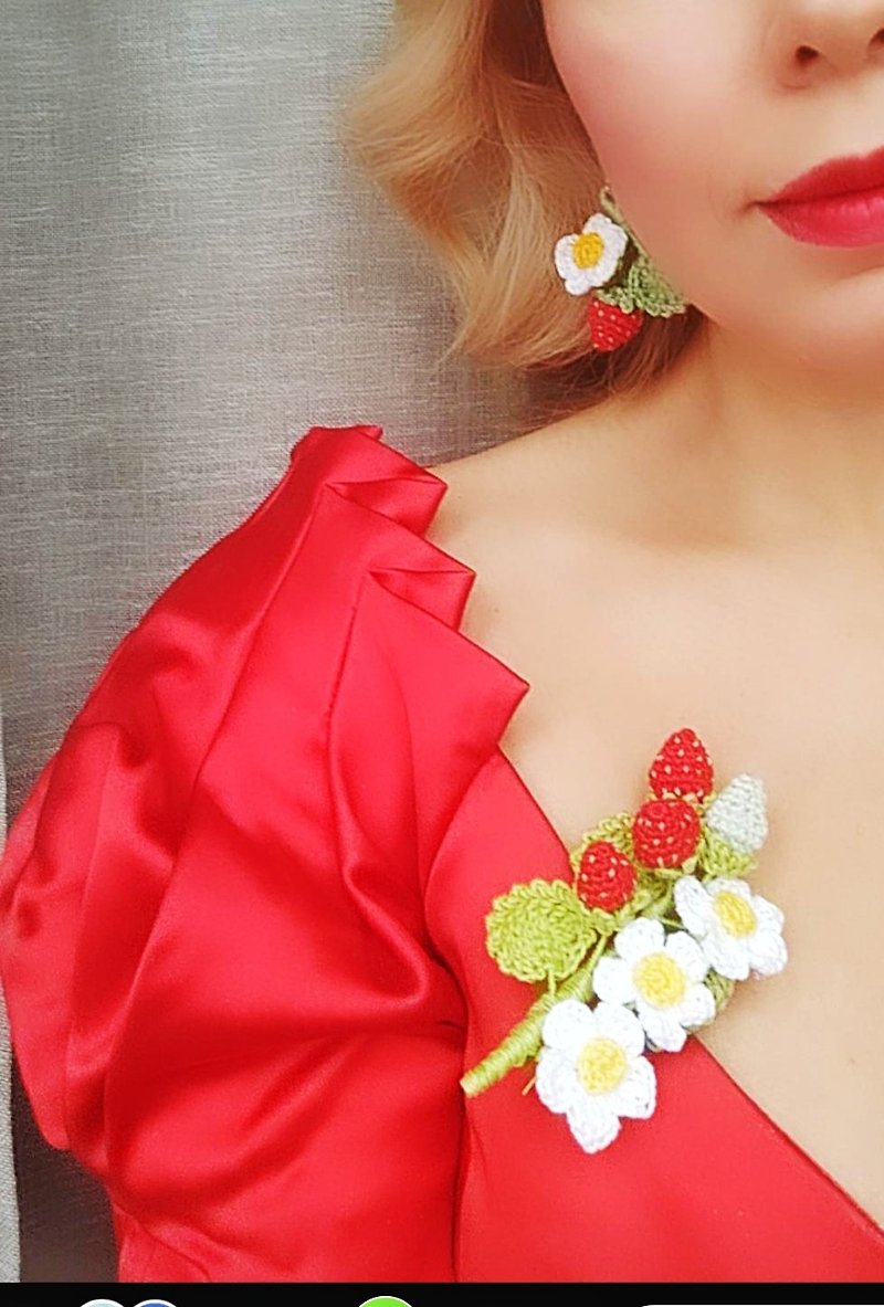 Strawberry Brooch, 草莓別針胸針, Red Strawberry pin, Strawberry dress, Fruit jewelry - Brooches - Eco-Friendly Materials Red