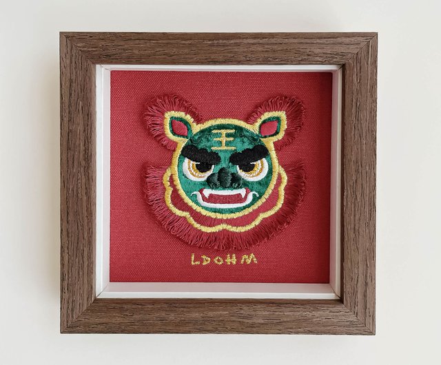 縁起の良い獅子舞】台湾獅子舞刺繍画｜無垢材｜邪気を払い、邪気