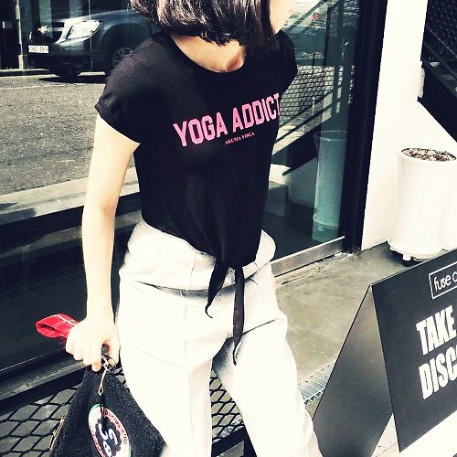 AKUMA YOGA AKUMA YOGA-字母態度前打結短版T恤(黑)-Yoga Addict