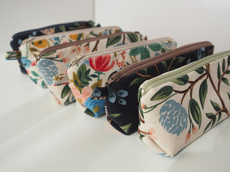 Handmade warm and soft micro triangular pencil case - hand-painted style printed fabric Rifle Paper Co./limited edition - กล่องดินสอ/ถุงดินสอ - ผ้าฝ้าย/ผ้าลินิน หลากหลายสี