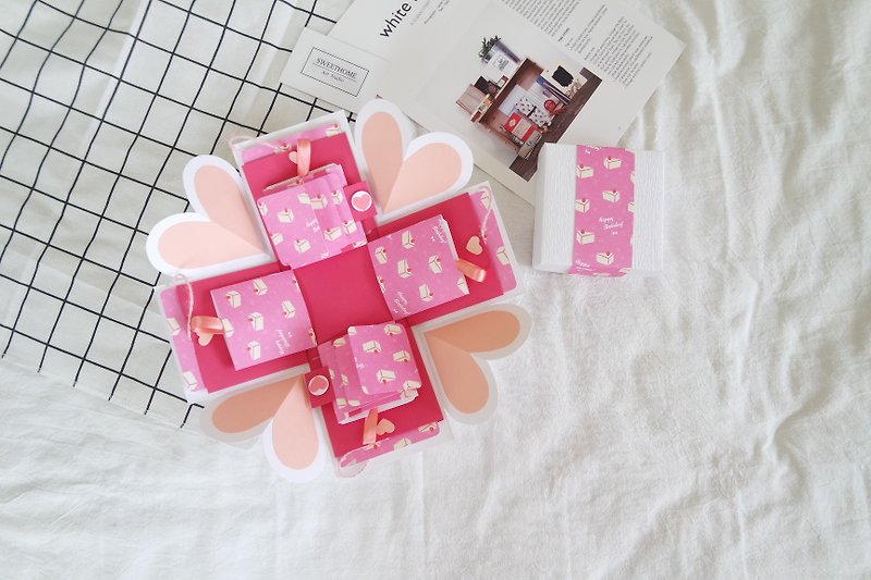 Sweet Home Gift Box Card - Strawberry on the Cake - Handmade Card/Explosion Card/Valentine's Day - การ์ด/โปสการ์ด - กระดาษ 