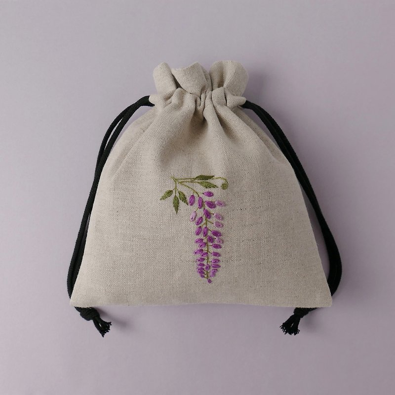 Wisteria flower lover Linen hand embroidered drawstring pouch - กระเป๋าเครื่องสำอาง - ผ้าฝ้าย/ผ้าลินิน 