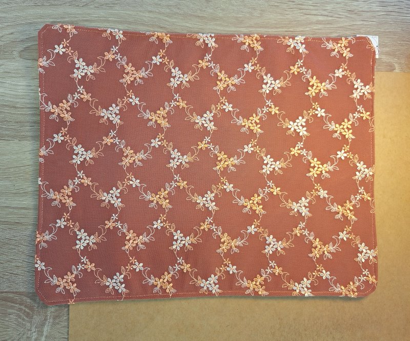 手作蕾絲裝飾巾-小花 - 擺飾/家飾品 - 其他材質 