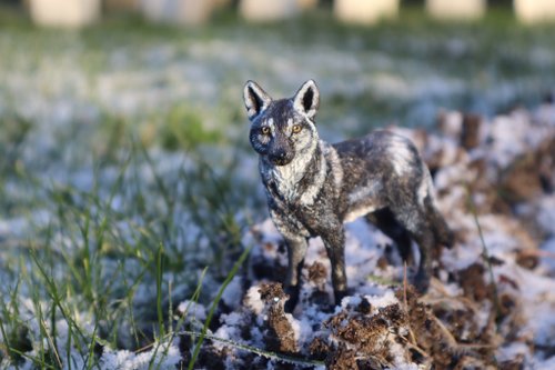 黒狼のリアルな動物のユニークな置物彫刻 - ショップ JFoxMountain 人形・フィギュア - Pinkoi