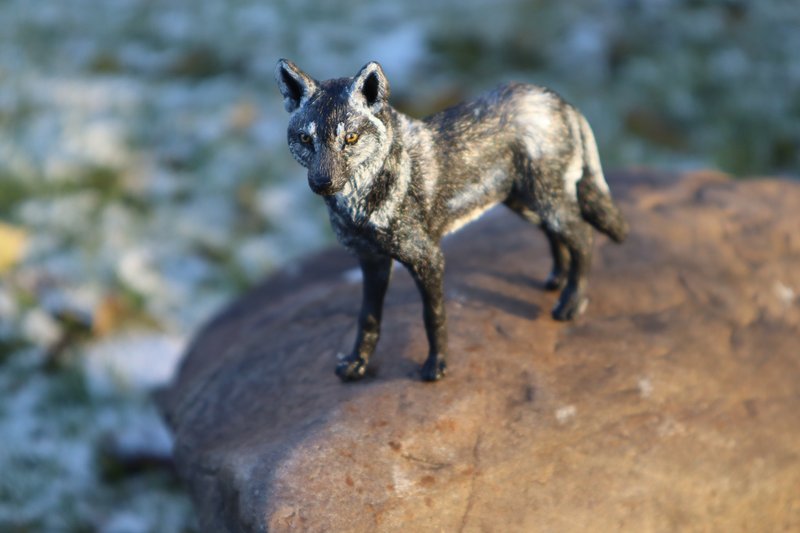 black wolf realistic animal unique figurine sculpture - ตุ๊กตา - วัสดุอื่นๆ สีดำ