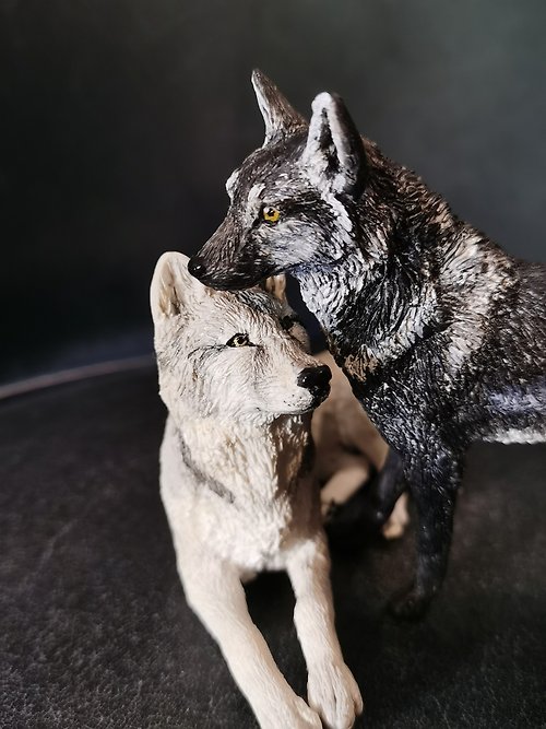 黒狼のリアルな動物のユニークな置物彫刻 - ショップ JFoxMountain 人形・フィギュア - Pinkoi