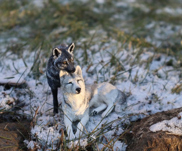 黒狼のリアルな動物のユニークな置物彫刻 - ショップ JFoxMountain 人形・フィギュア - Pinkoi