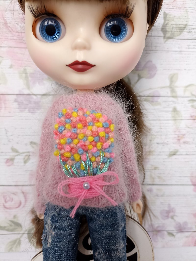 Pink sweater with embroidery for Blythe, Neo Blythe, Pullip. Clothes for Blythe - ตุ๊กตา - ขนแกะ สึชมพู