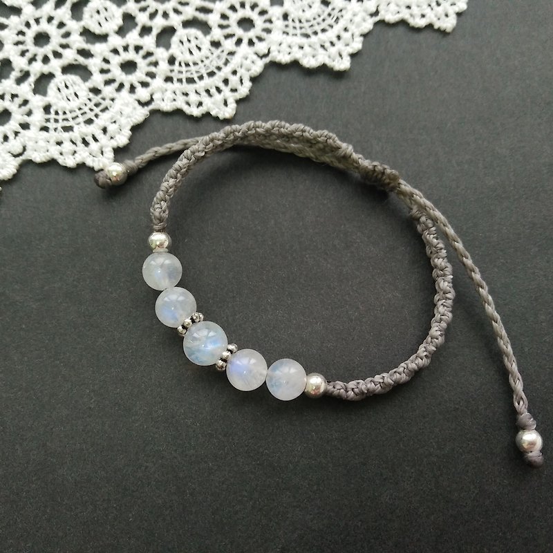 BUHO hand made. Pure. Blue moonstone X South America wax wax bracelet - สร้อยข้อมือ - เครื่องเพชรพลอย ขาว