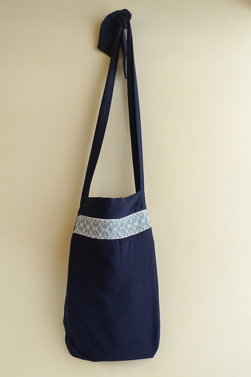 【完全手作り】シルバー刺繍ハンドバッグ - ショルダーバッグ - コットン・麻 ブルー