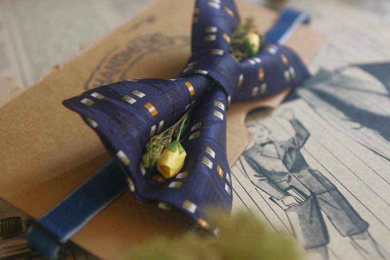 Papa's Bow Tie- 古董布花領帶改製手工領結-希臘紳士-黃玫瑰版 - 領呔/呔夾 - 絲．絹 藍色