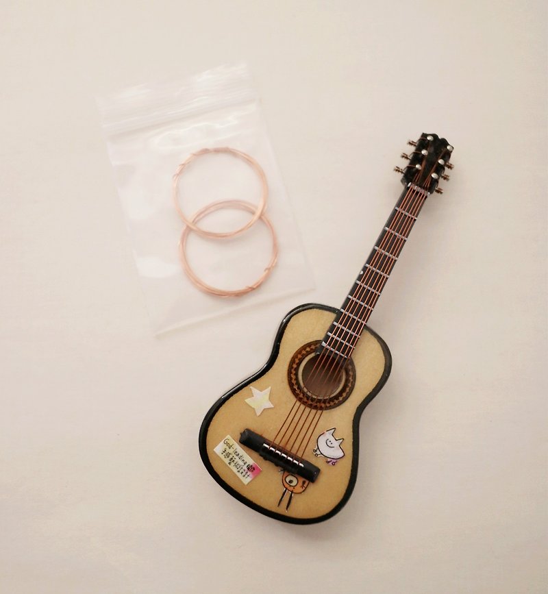 【追加購入サービス】美術館内のミニギター専用弦一式 - その他 - 金属 ゴールド