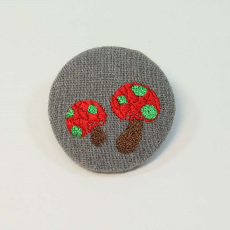 刺繡 5cm中別針05-香菇 - 胸針 - 棉．麻 灰色