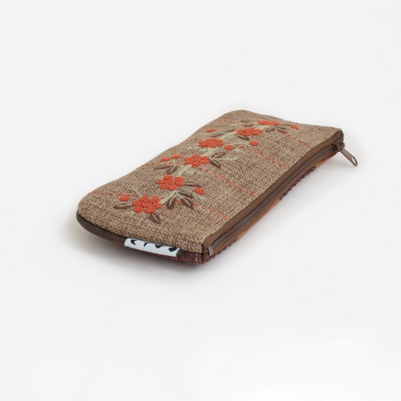 Wild strawberry embroidery/pen case - Coin Purses - Cotton & Hemp Khaki