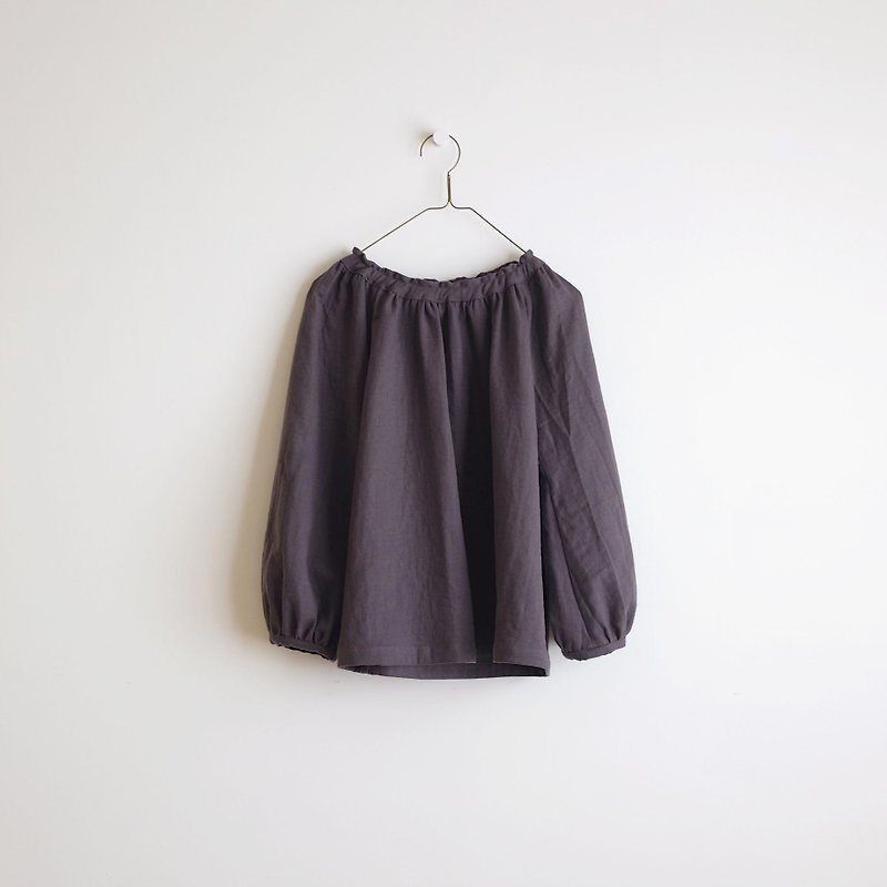 Daily hand-made suit charcoal gray puff sleeve elastic blouse cotton double yarn - Women's Tops - Cotton & Hemp Gray