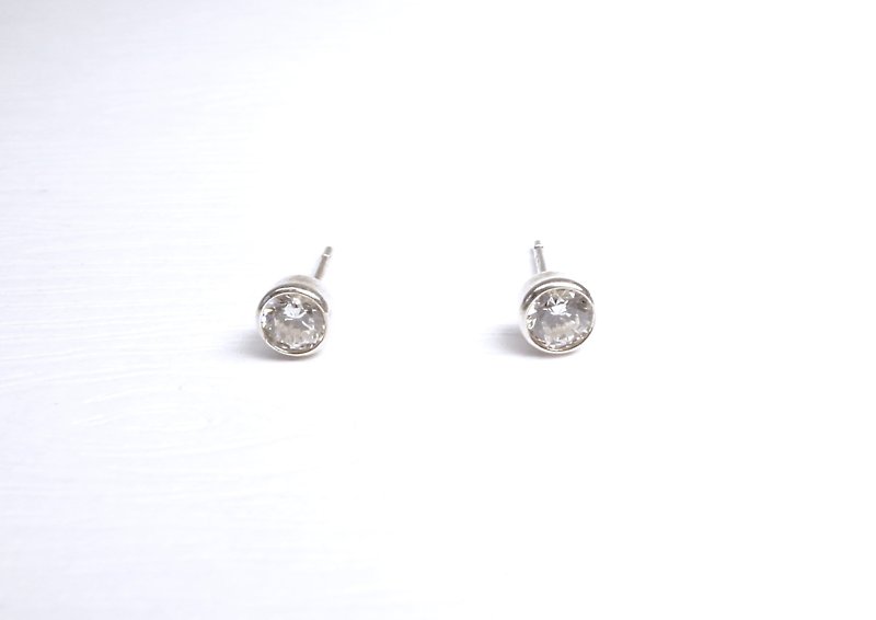 《二毛銀》【純銀圓形鋯石小耳環 】（一對） - 耳環/耳夾 - 其他金屬 