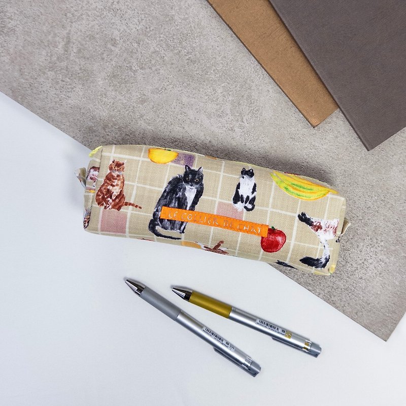 Cat food long zipper handmade pencil case- Khaki dining table - Pencil Cases - Cotton & Hemp White