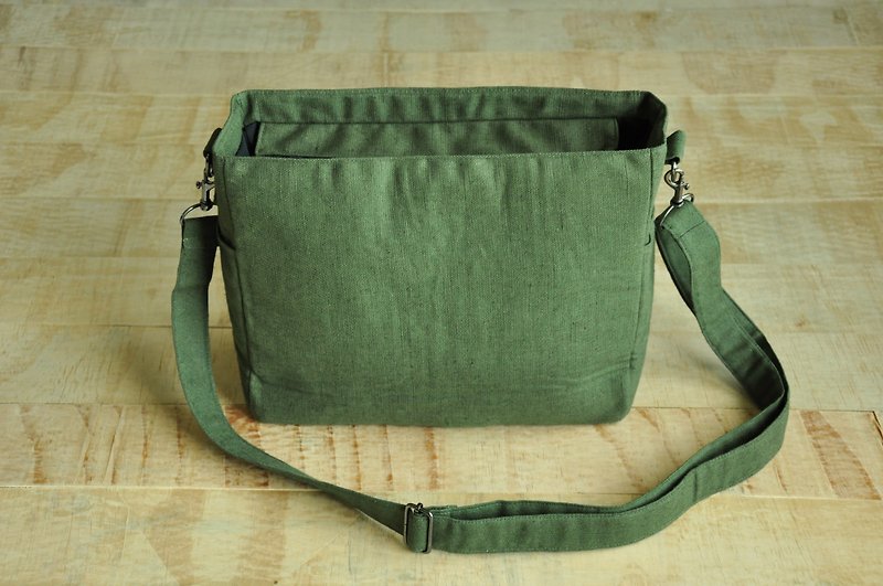 ENDURE/women's side backpack/military green canvas - กระเป๋าแมสเซนเจอร์ - ผ้าฝ้าย/ผ้าลินิน สีเขียว