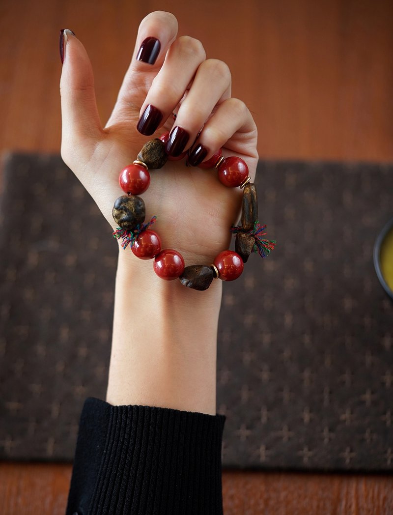 14mm硃砂沉香手串 天然原礦高含量紅砂鶯歌綠奇楠沉香本命年吉祥 - 手鍊/手環 - 石頭 