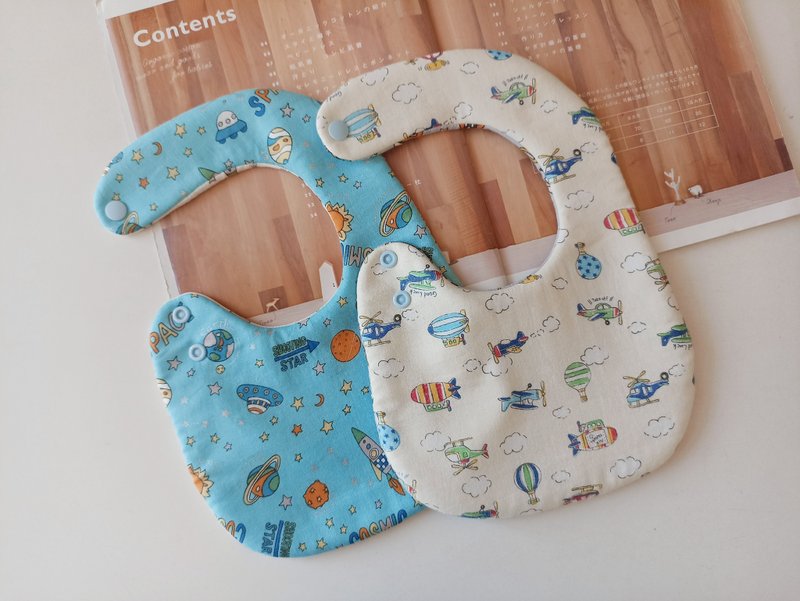 [Shipping within 5 days] Peng Peng Dou series spaceship hook bib baby bib side buckle bib - ของขวัญวันครบรอบ - ผ้าฝ้าย/ผ้าลินิน หลากหลายสี