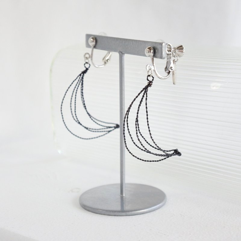 Asanagi (Small) - Gold wire accessory - 耳環/耳夾/耳骨夾 - 其他金屬 黑色