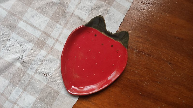 Strawberry Cat Ornament Plate/Small Dish - Other - Pottery Red