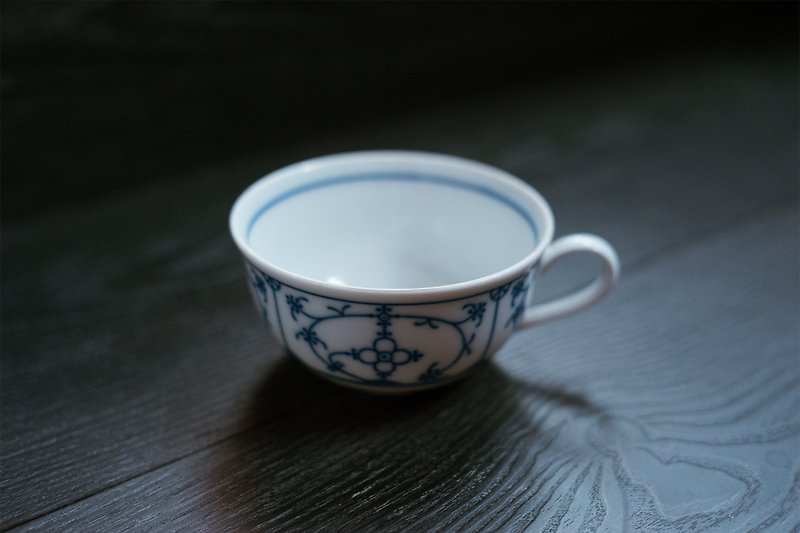 ドイツのWinterlingerー唐の草模様アンティーク広口コーヒーカップ/花のお茶カップ - ヨーロッパの古物古い作品 - マグカップ - 磁器 ブルー