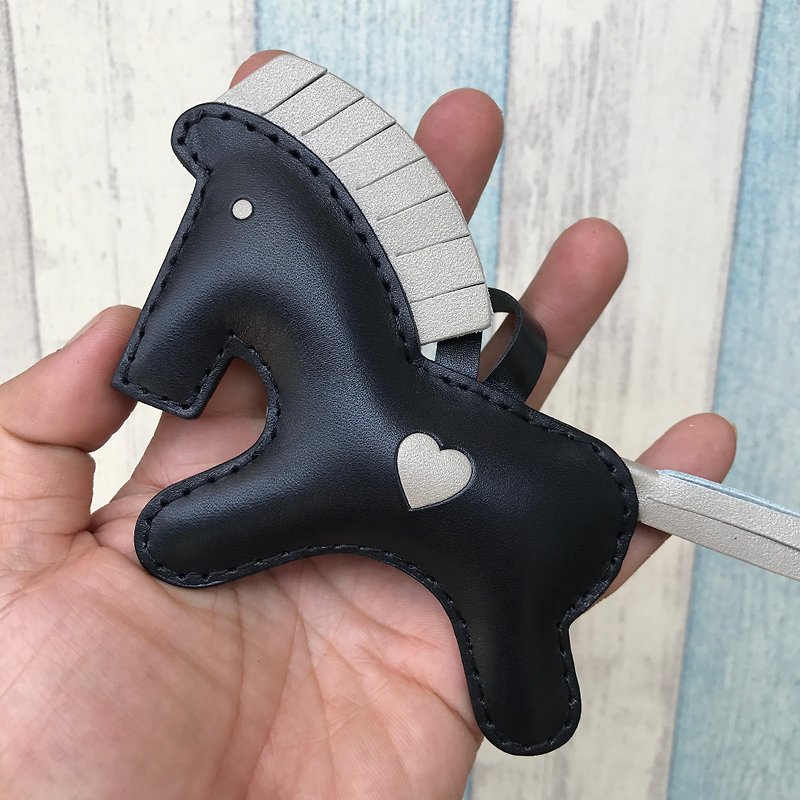 Healing small objects handmade leather black cute pony hand-stitched charm large size - พวงกุญแจ - หนังแท้ สีดำ