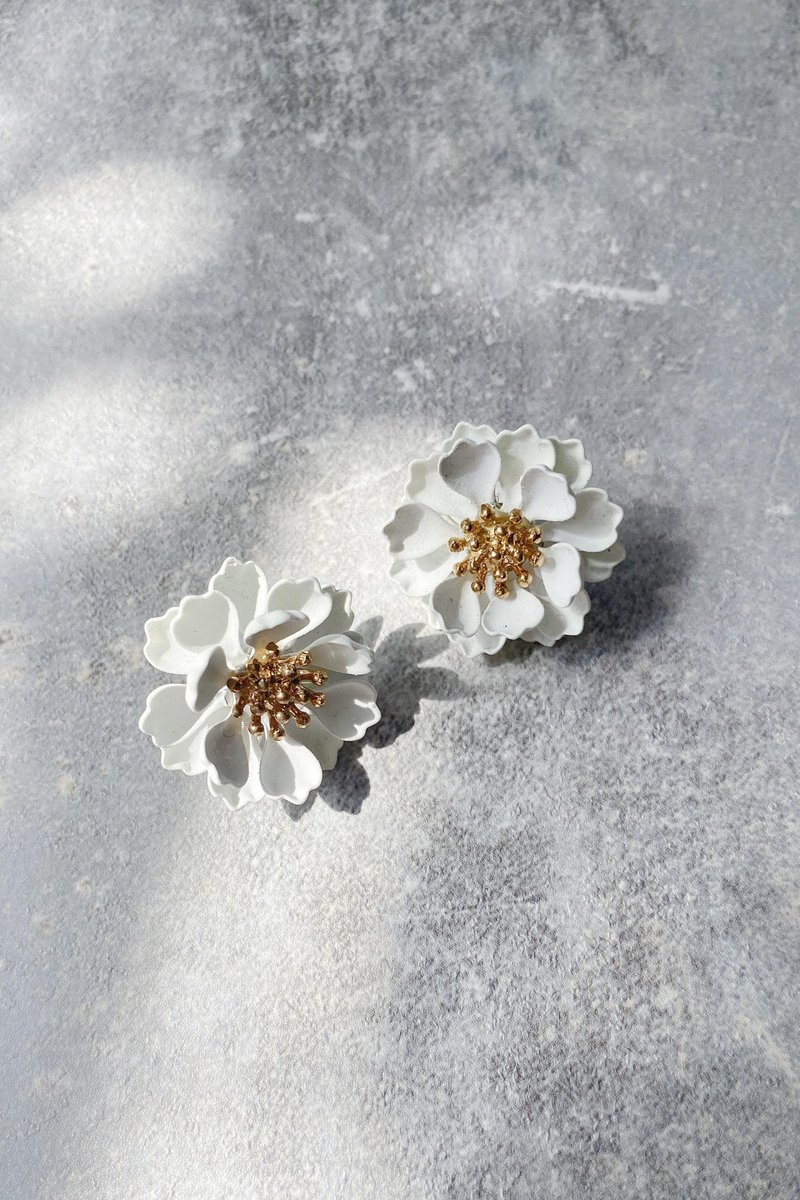 おとなしいイヤリング - おとなしそうなイヤリング - ピアス・イヤリング - 銅・真鍮 