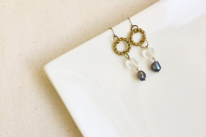 黑天鵝 珍珠黃銅造型耳環 - 耳環/耳夾 - 寶石 金色