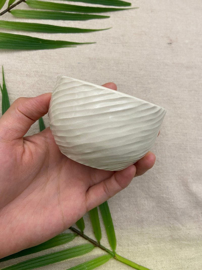 Ceramic engraved tea rice bowl - oblique engraving - please confirm the size before subscripting - Bowls - Porcelain White