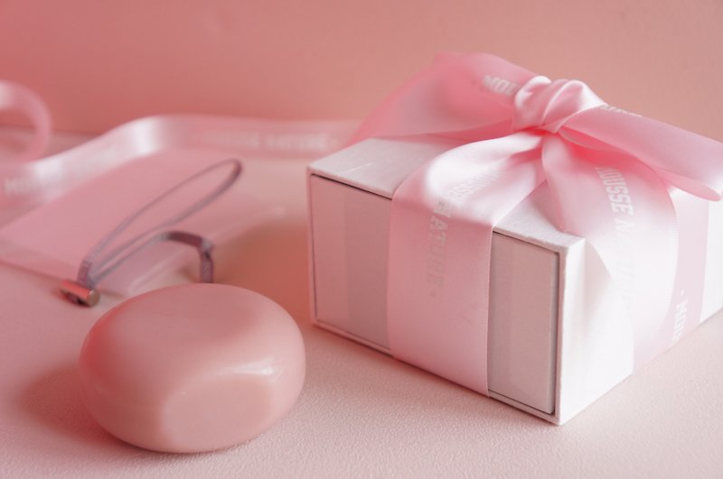 【新年禮盒】溫泉櫻花皂禮盒 含緞帶包裝、肥皂起泡網、手提袋 - 肥皂/手工皂 - 植物．花 