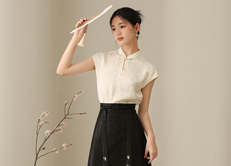 New Chinese retro Chinese style buttoned temperament top/skirt - Women's Tops - Silk White