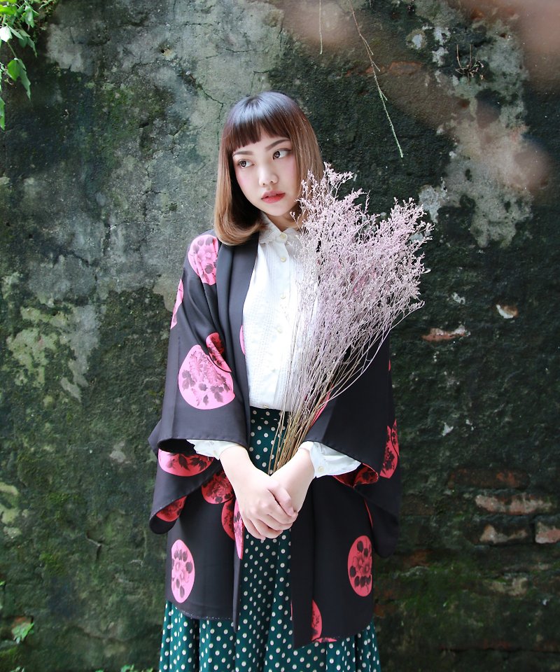 Back to Green::日本帶回和服 羽織 血月之花 //男女皆可穿// vintage kimono (KI-64) - 女大衣/外套 - 絲．絹 
