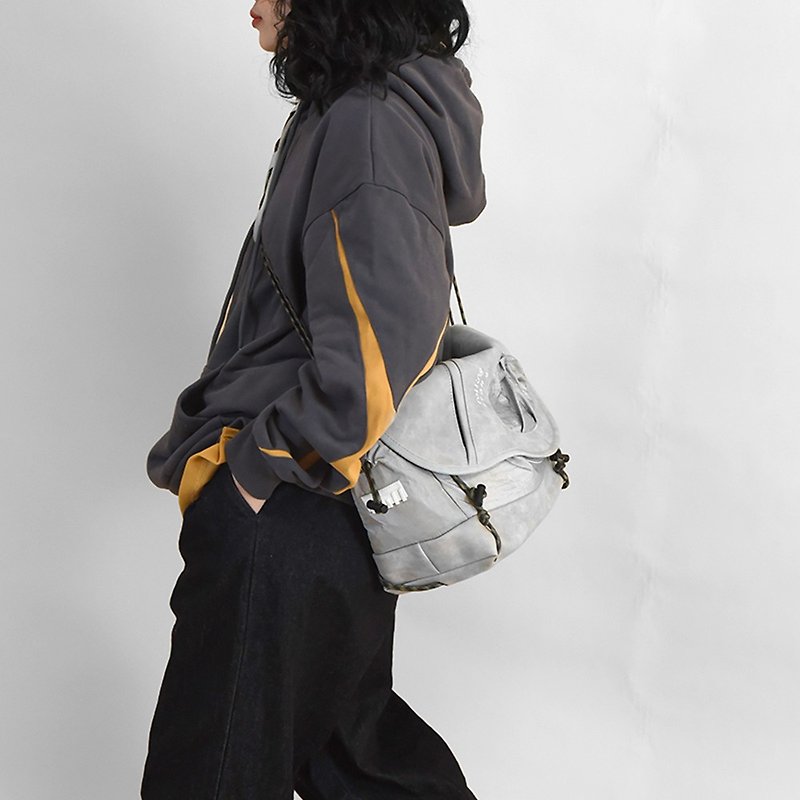 nullbag原創工裝斜挎包街頭郵差學生上課小眾單肩設計感包包 - 側背包/斜背包 - 尼龍 黑色
