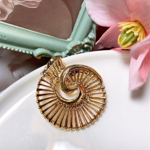 挪亞方舟古董飾品 Vintage Jewelry 【西洋古董飾品】Gerrys 曲線旋轉連續優美線條 別針胸章胸針
