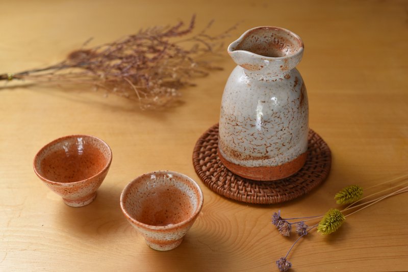 志野燒清酒壺含2杯 - 花瓶/花器 - 陶 