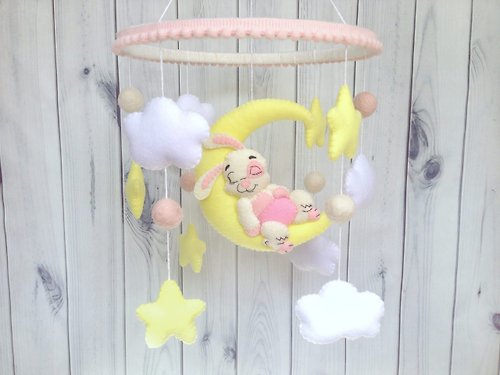DesignerSvetaAris 兔寶寶女孩移動 吊墜 毛氈兔托兒所裝飾 嬰兒床移動野兔 星星 雲