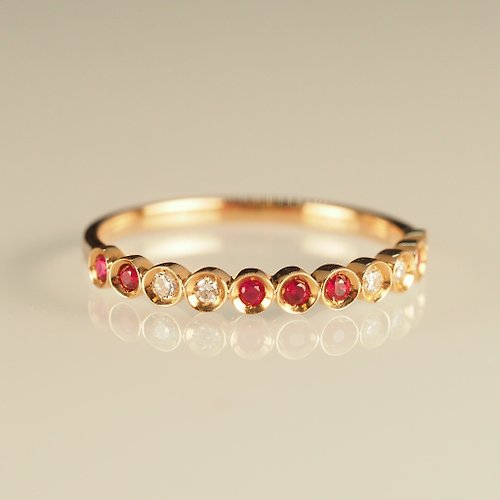 IRIZA Jewellery 18K紅寶石和鑽石圓形戒指 18K Gold The Ruby and Diamond Round