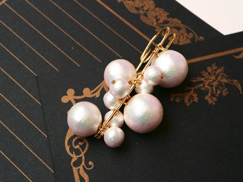 Cotton Pearl Shawl Pin Rich White Gold Brooch Stall Pin Quilt Pin Elegant Sophisticated Gorgeous Made in Japan Light Large Large Iridescent White Artificial Pearl - เข็มกลัด - วัสดุอื่นๆ ขาว