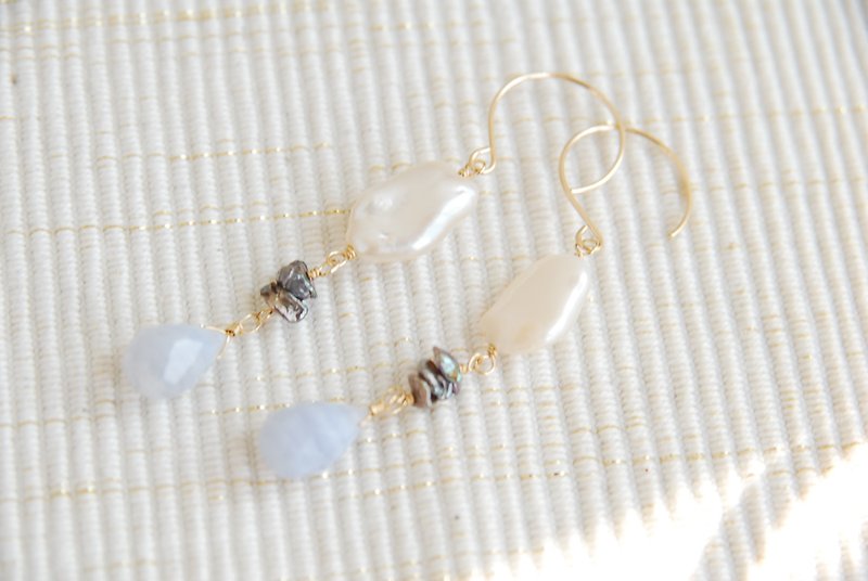 Cloudy pearl and Stone earrings blue (14kgf) - Earrings & Clip-ons - Gemstone 