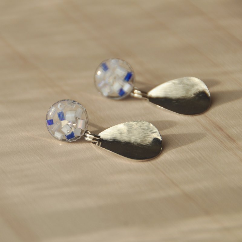 Dripping through the stone - Earrings & Clip-ons - Resin Gray