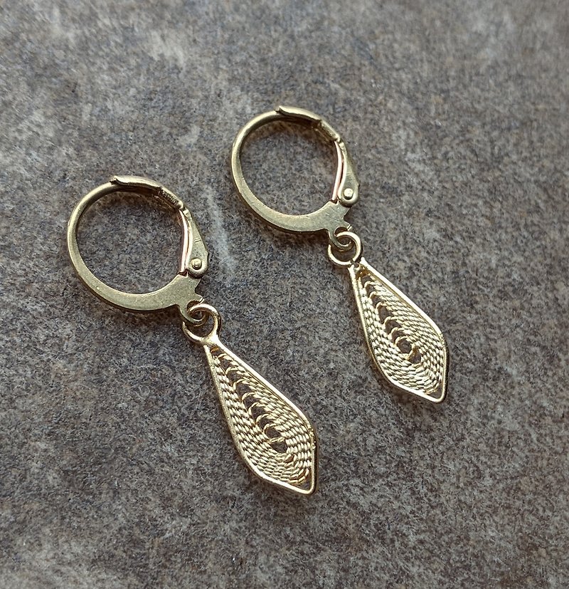 Small Filigree Brass Leaf Earrings - ต่างหู - โลหะ สีทอง