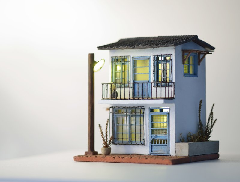 Cement old house creation-old street lamp through the sky white house (customized) - ของวางตกแต่ง - ปูน สีนำ้ตาล