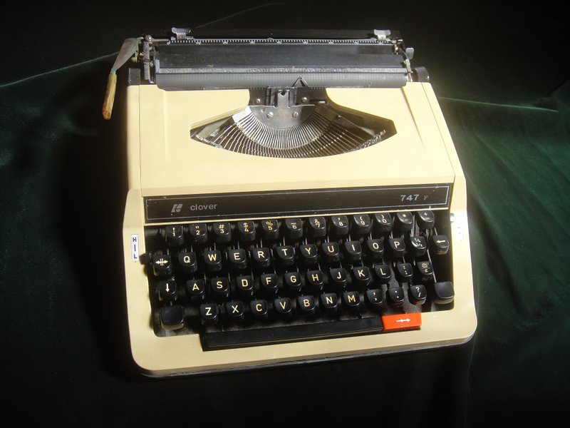 【老時光 OLD-TIME】早期二手茶色打字機M-2(功能失效.擺飾用 - 擺飾/家飾品 - 其他材質 