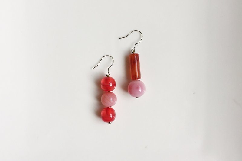 醬油丸子與卡拉OK 泡泡古董珠耳環 - 耳環/耳夾 - 玻璃 紅色