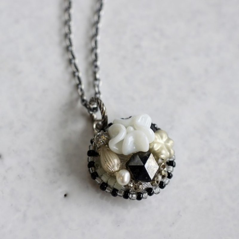 Vintage beads pendant ｛OP032｝ - 項鍊 - 其他材質 