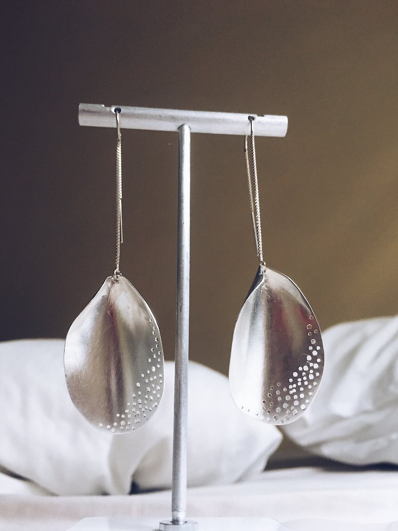 Organic silver threader earrings, bohemian chic earrings, effortless Parisian - 耳環/耳夾 - 貴金屬 銀色