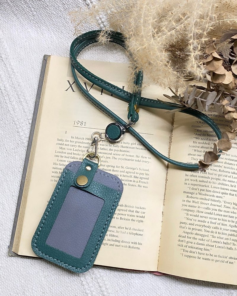 Simple contrasting color card holder + telescopic buckle neck cord - gray background + green border - ID & Badge Holders - Genuine Leather Green